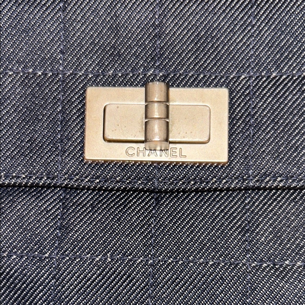 CHANEL Mademoiselle Denim Quilted Clutch Bag Navy Silver Turnlock Auth - Picture 4 of 16